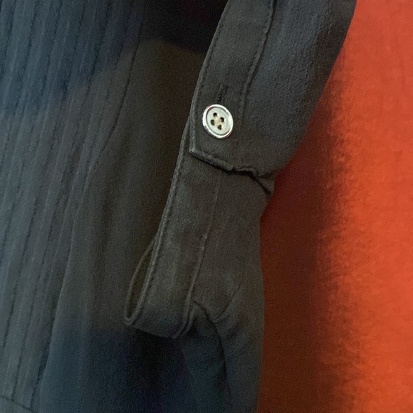 100% Silk Sheer EXPRESS button-up - Picture 4 of 10